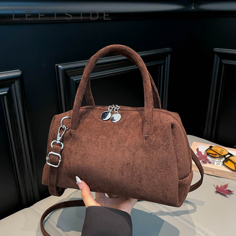 Luxury Bags Trend 2025 - 左側女性の小さなショルダーバッグ 2025 冬の新トレンド枕クロスボディバッグ高級ブランドデザイナートレンドハンドバッグと財布