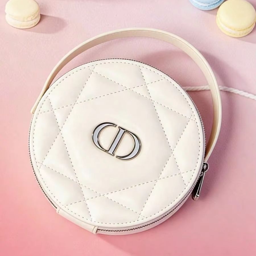 Luxury Bags Dior - クリスチャン・ディオール ディオールのバッグ 高級アプリコットカラーのラウンド型ハンドヘルドメイクアップオーガナイザーポーチ ジッパーと内蔵ミラー付き ポータブルトラベルコス