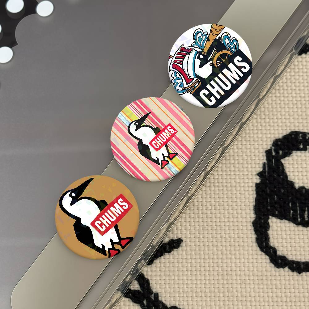 ファッションクラシック C-Chums 豪華なバッジブローチ - Luxury Bags Japan のレビューと価格