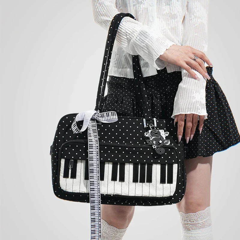 水玉ピアノキーショルダーバッグ、コントラストカラーの大きなハ - Luxury Bags Japan のレビューと価格
