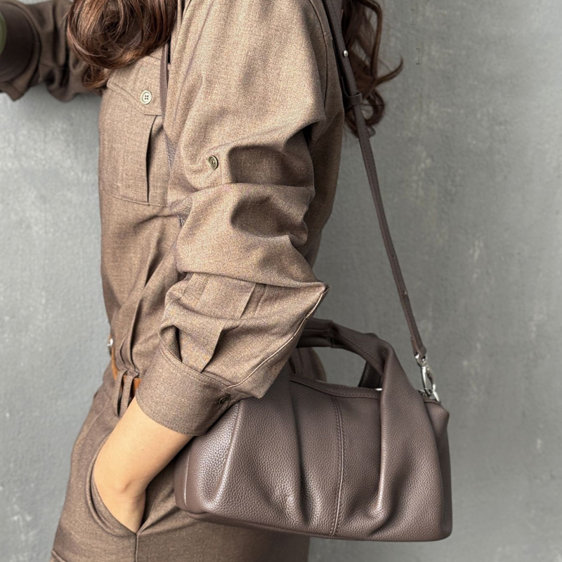 カスタムイニシャルレザー枕バッグ女性のための高級デザイナーハ - Luxury Bags Japan のレビューと価格