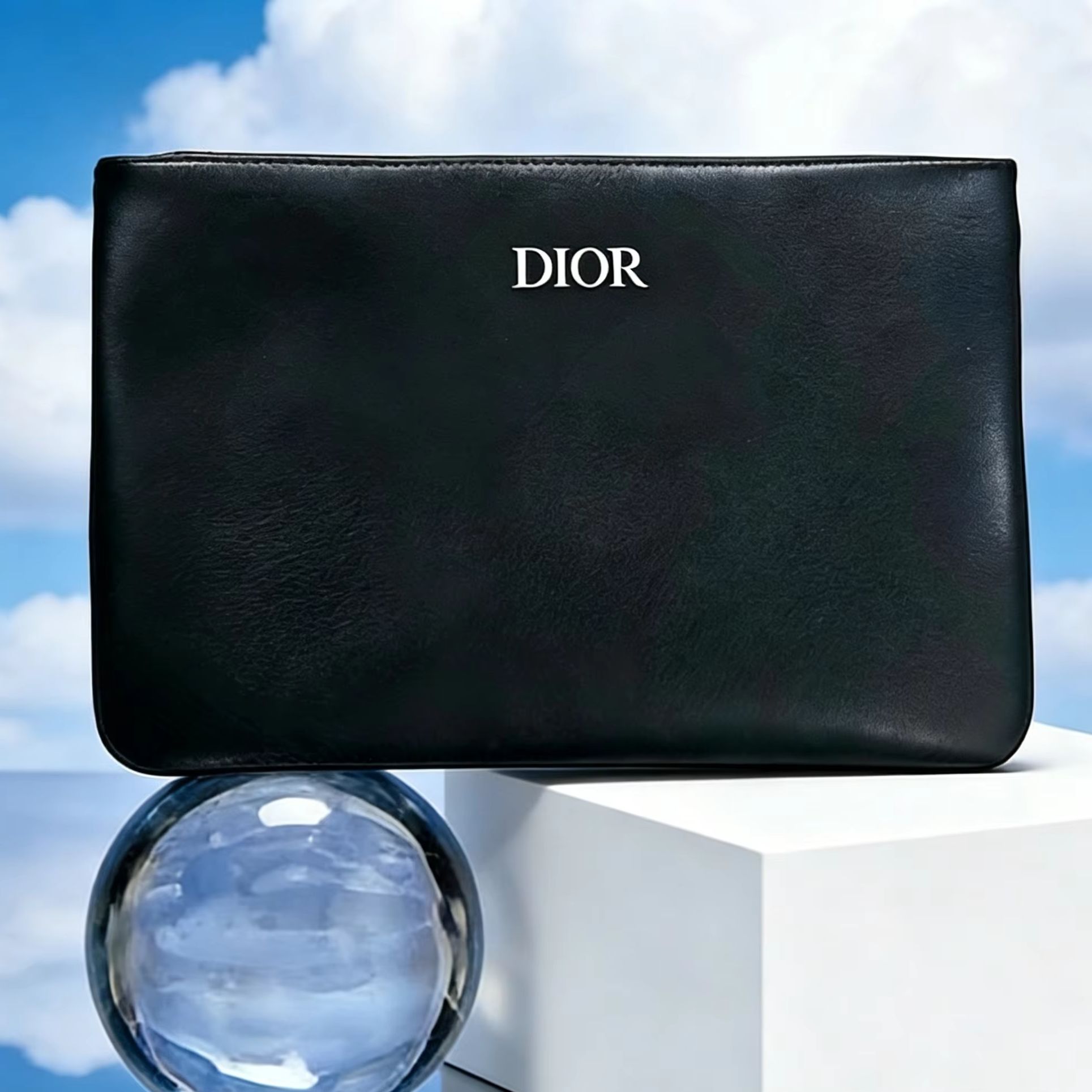 ディオールのバッグ ブランドロゴ入りのユニークなブラックレザ - Luxury Bags Dior のレビューと価格