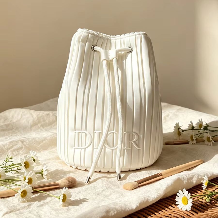クリスチャン・ディオールのバッグ ミニマリストな白いストライ - Luxury Bags Dior のレビューと価格