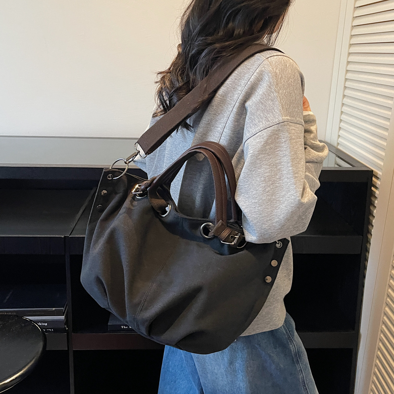 左側女性ビッグクロスショルダーバッグ 2025 冬の新トレン - Luxury Bags Trend 2025 のレビューと価格