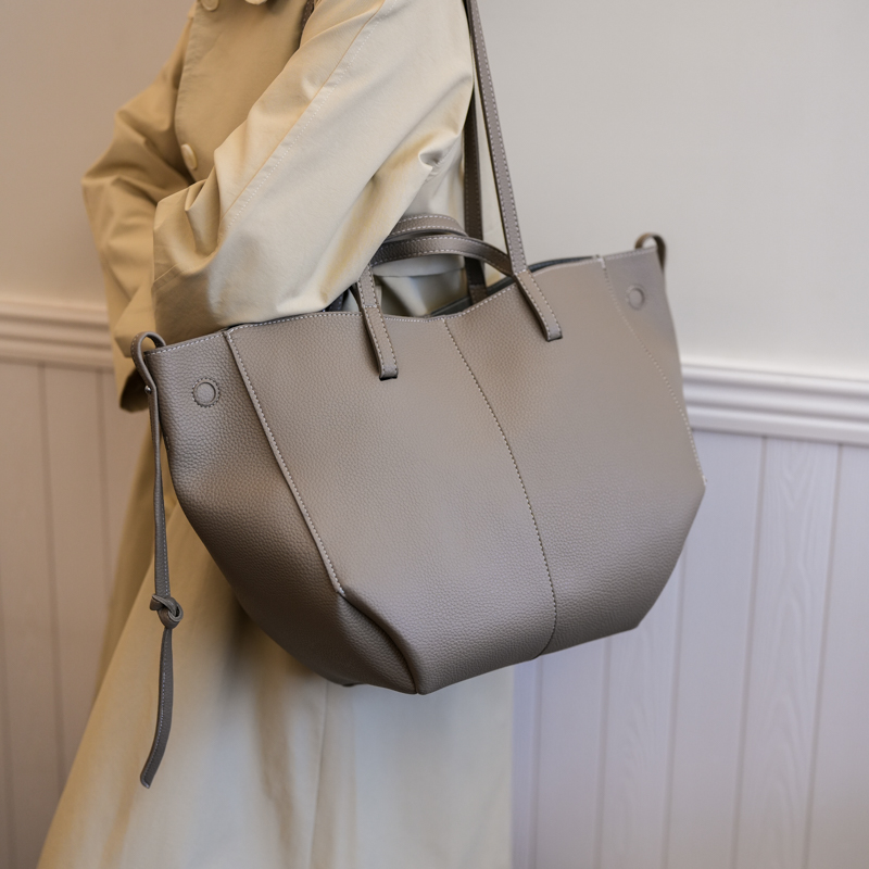 大容量レザージッパー女性用トートバッグ高品質高級2025ブラ - Luxury Bags Trend 2025 のレビューと価格
